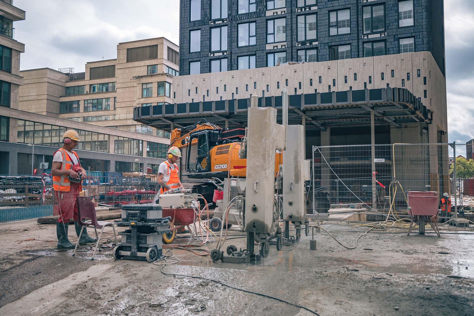 Betonzagen met een lintzaag